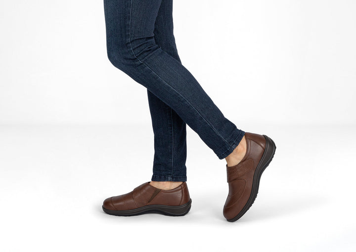 Emily – Soft Warmth in Warm Brown
