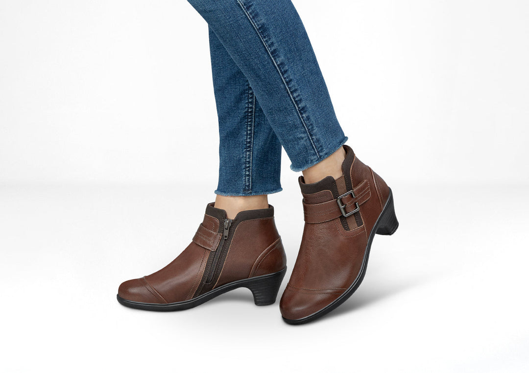 Emma – Natural Warmth in Elegant Brown
