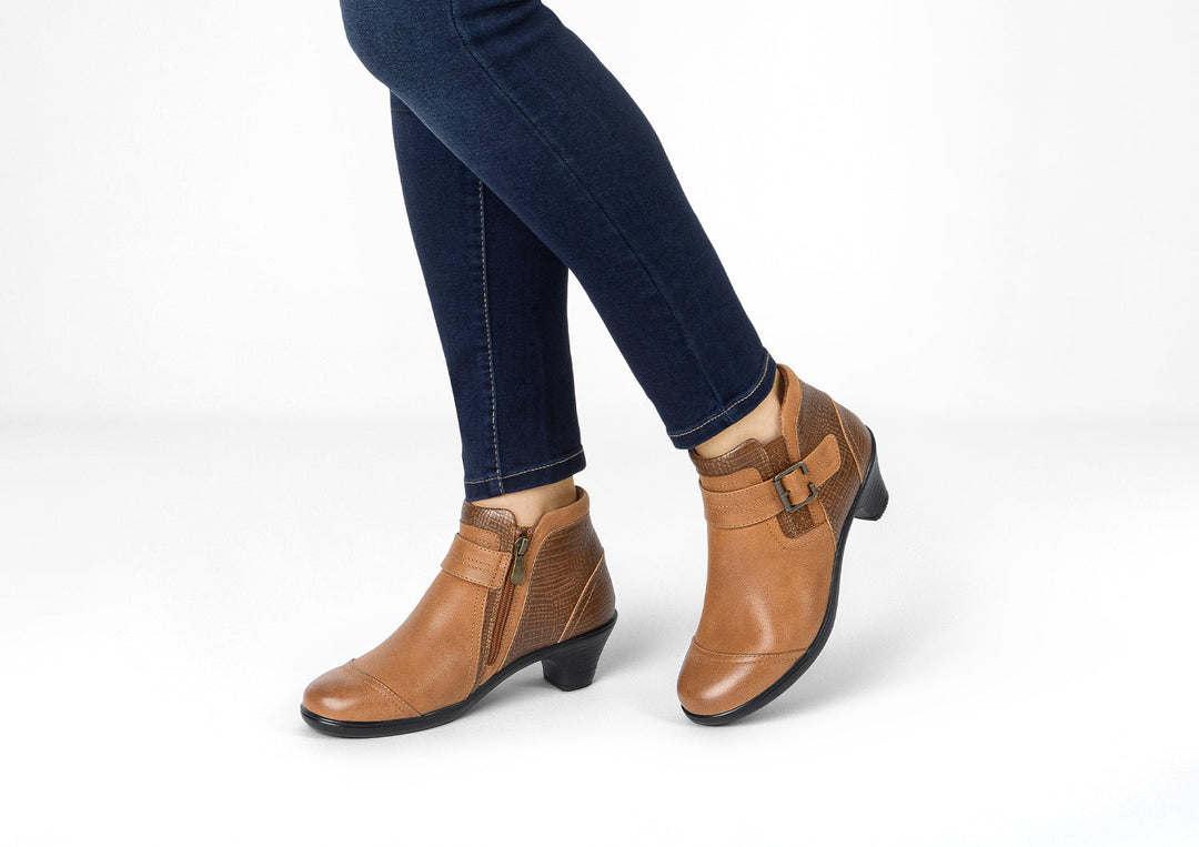 Emma – Timeless Elegance in Warm Chestnut Brown