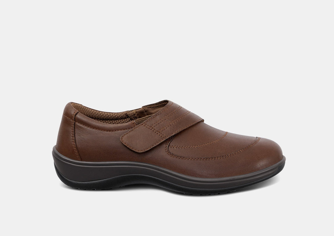 Emily – Soft Warmth in Warm Brown