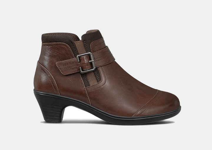 Emma – Timeless Elegance in Warm Chestnut Brown