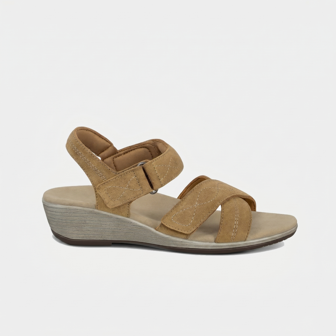 Holly – Warm Elegance in soft
